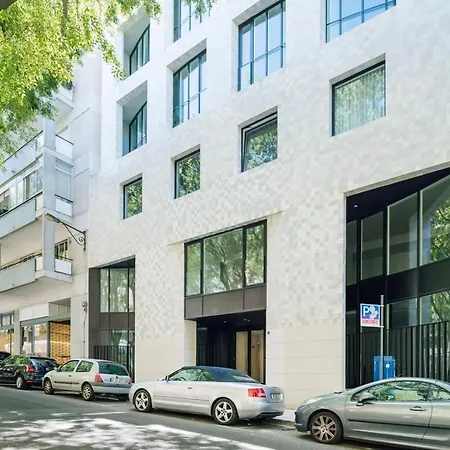 Domizia - 2 Bedrooms And Pool In Avenidas Novas Lisbon